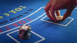 Tabel live-dealer blackjack dengan dealer profesional lakutoto
